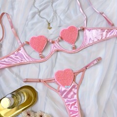 ホットセクシーなハート柄のランジェリーセット、カットアウトブラジャーとクロスボーダー