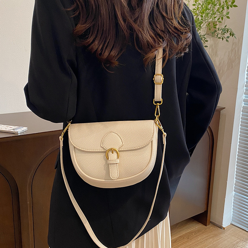 Women's Medium Pu Leather Solid Color Vintage Style Classic Style Sewing Thread Oval Magnetic Buckle Shoulder Bag display picture 9
