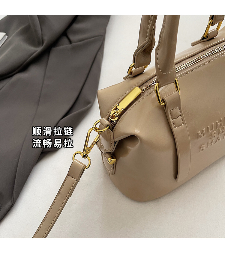 Casual and simple hand-held pillow bag for women, 2025 new style, fashionable and trendy, niche single-shoulder crossbody bag for work and commuting Application Scenario