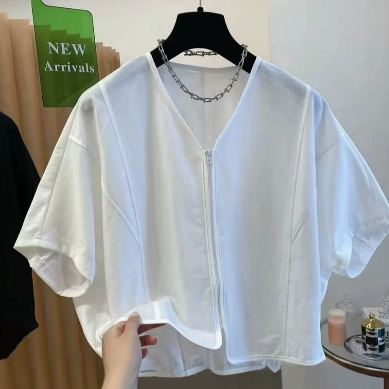 Korean Style V-Neck Zipper Shirt for Women, Short-Sleeved Cardigan, New Style, Loose and Beautiful, Super Stylish Batwing Sleeve Top for Summer 1839 Korean Style V-Neck Zipper Shirt for Women, Short-Sleeved Cardigan, New Style, Loose and Beautiful, Super Stylish Batwing Sleeve Top for Summer 1839