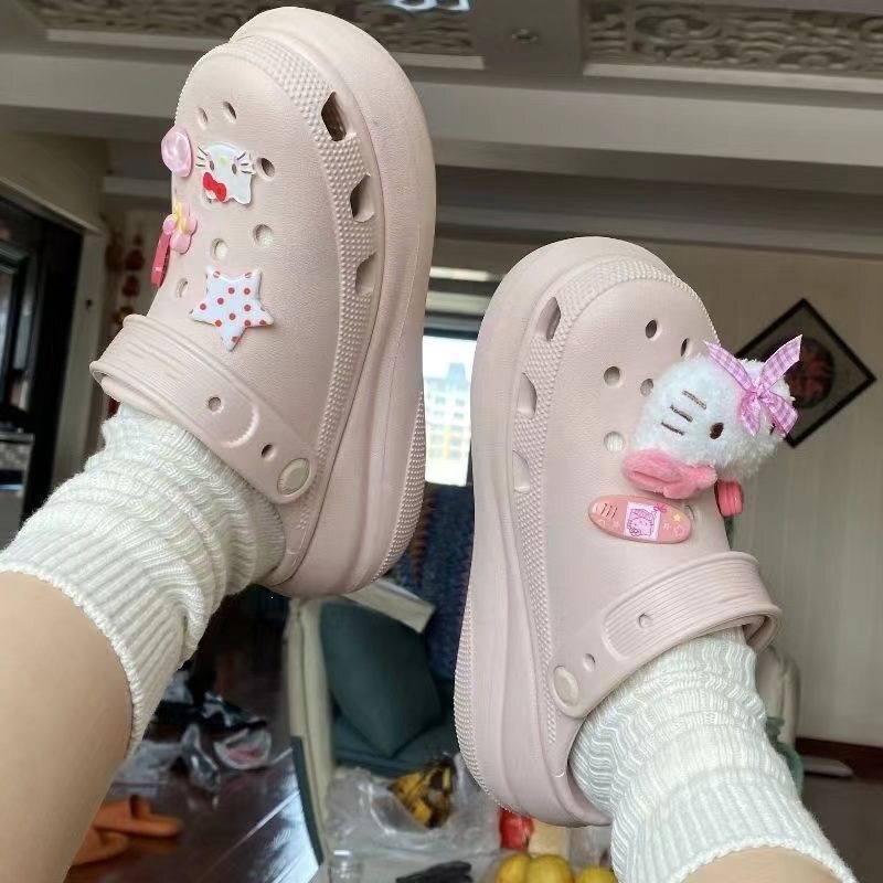 Puffy Clogs with a Stylish Design for Women, Genuine Thick-Soled Outdoor Slippers, Height-Increasing, Non-Slip, Closed-Toe Slippers Puffy Clogs with a Stylish Design for Women, Genuine Thick-Soled Outdoor Slippers, Height-Increasing, Non-Slip, Closed-Toe Slippers