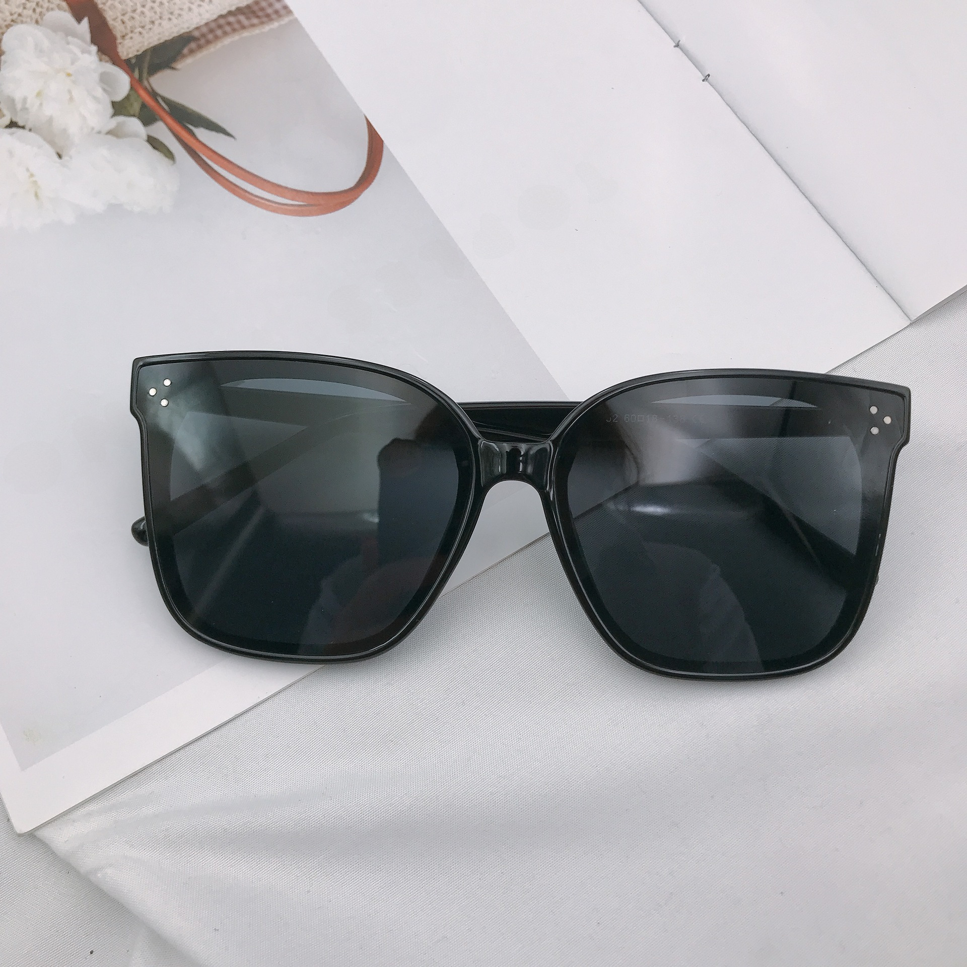 New Small Three-point Sunglasses Women's Large-frame Slimming Plain-looking Sunglasses Men's Fashionable Korean-style Street Photographer Red Book Onl_voghion.com