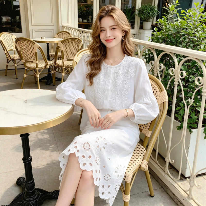 2026 New Nanyou High-Quality Women's Clothing Long-Sleeved Lace Embroidered Shirt with a Designer-Inspired Patchwork Round Neck Top
