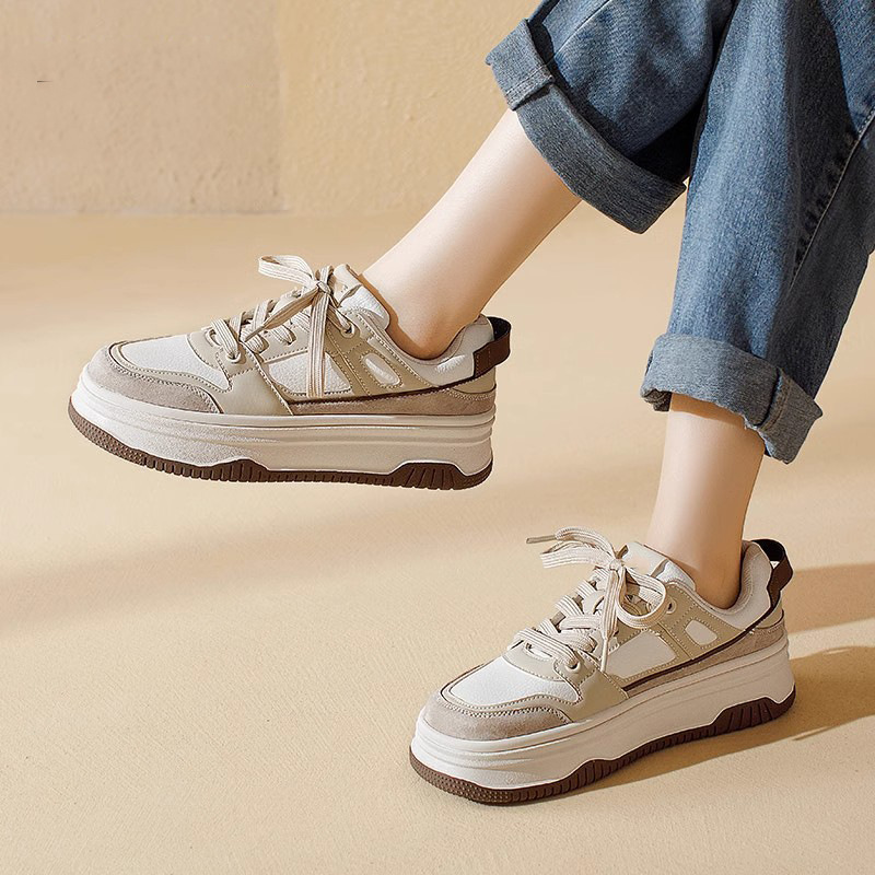 Qi Yanzhen Lederbrett für Frauen 2024 Neue Frühlings- und Herbstschuhe mit dicker weicher Sohle, lässige Sportschuhe für Studenten, kleine weiße Schuhe_voghion.com