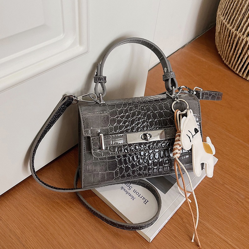 Cross-border 2026 primavera nuevo estilo coreano portátil cocodrilo Kylie bolso cuadrado sensación alta lujo ligero versátil mochila