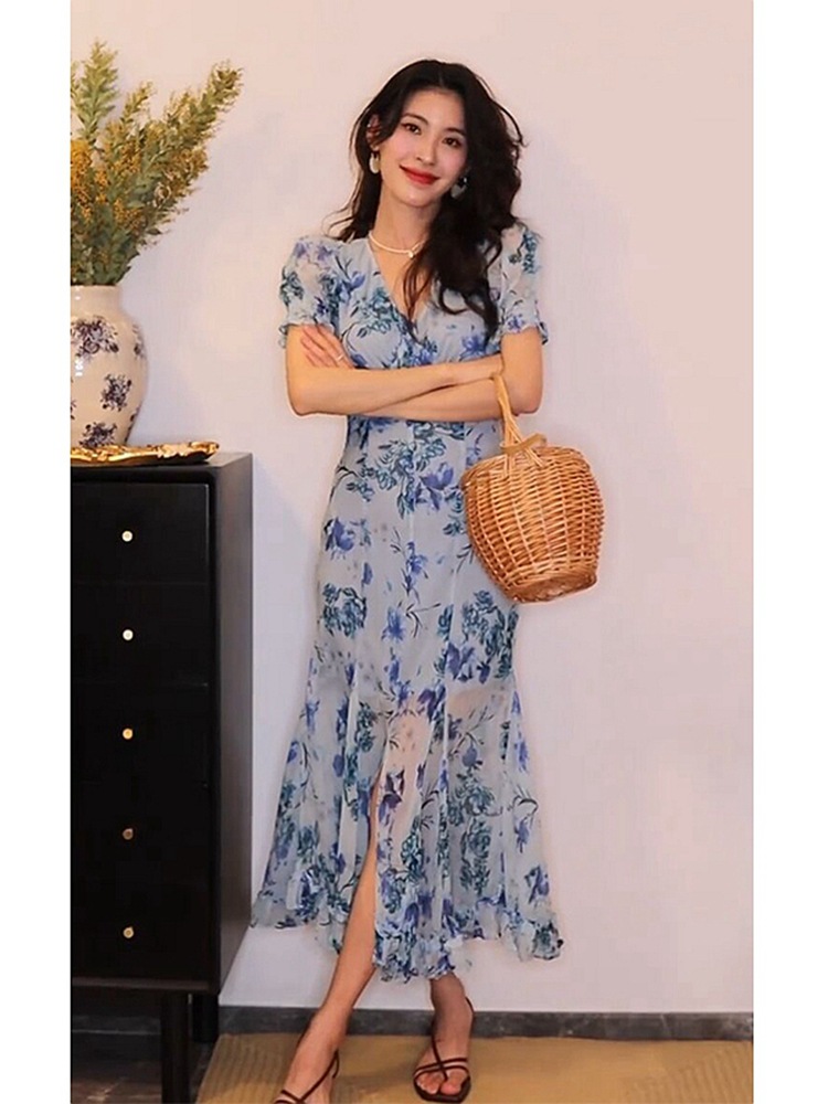 Đầm maxi nữ thắt eo cổ chữ V họa tiết hoa voan xanh kiểu Pháp mùa hè FL231784 — Váy liền màu xanh lam