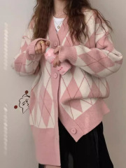 韓国版の衝突色のダイヤモンドの甘いファッションのセーターの女性の2024秋冬の新型のゆったりしている怠惰な風のニットのカーディガンの上着