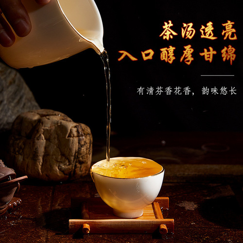 Fuding White Tea: Classic White Leaf Gift Box with Small Square Pieces, Old Shou Mei, Gong Mei, and Aged Citrus Peel-Infused White Tea—Accompanied by Mini Biscuits, Tea Cakes, and Tobacco-Style Tea Strips