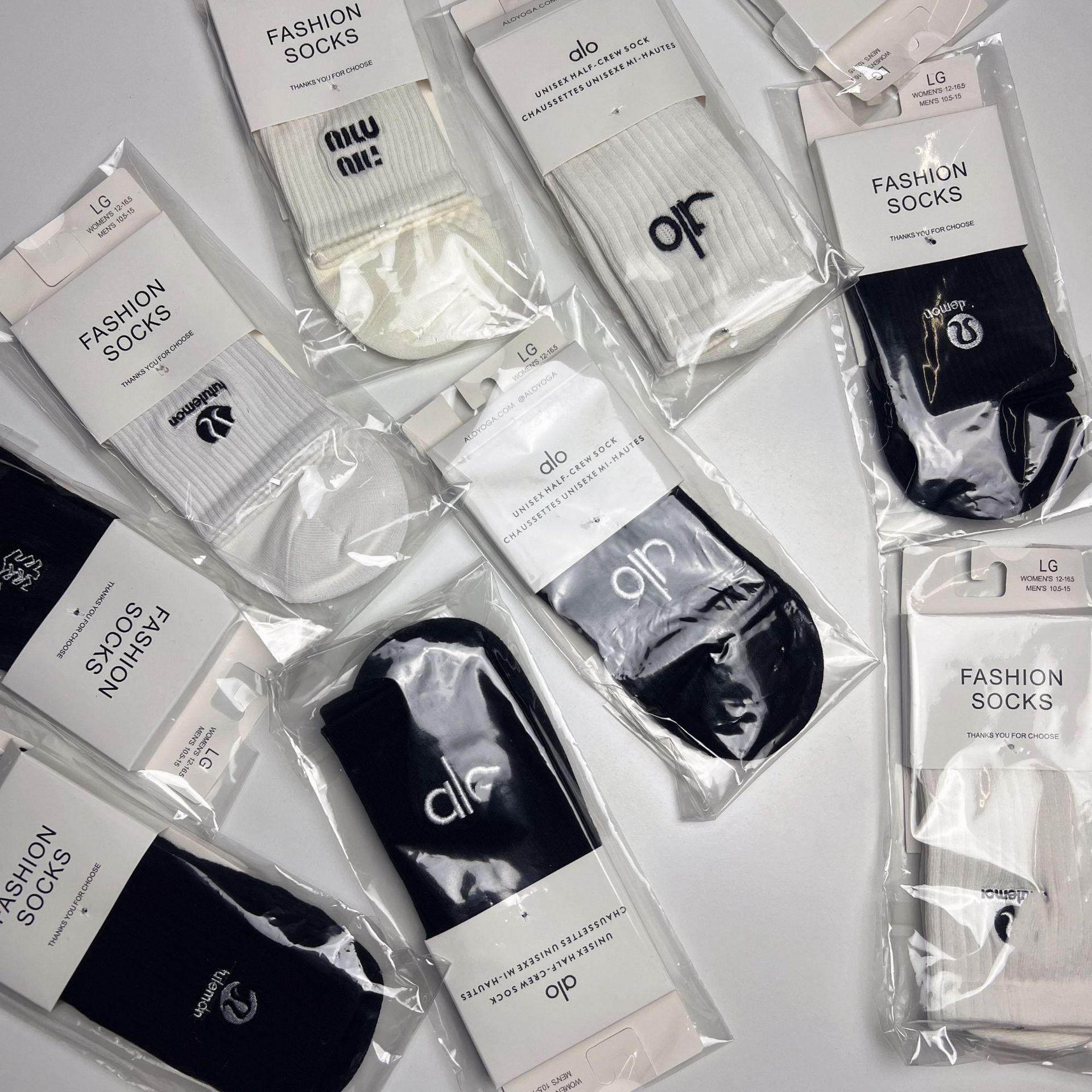 Embroidered Individually Packaged Trendy Brand Autumn and Winter Thickened Black and White Solid Color Unisex Sports Casual Socks Long Tube Mid-Tube