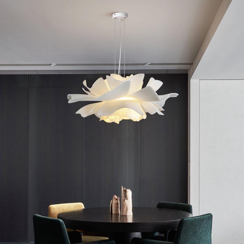 现代奶油风灯饰创意花瓣卧室网红ins少女温馨主卧房间书房吊灯