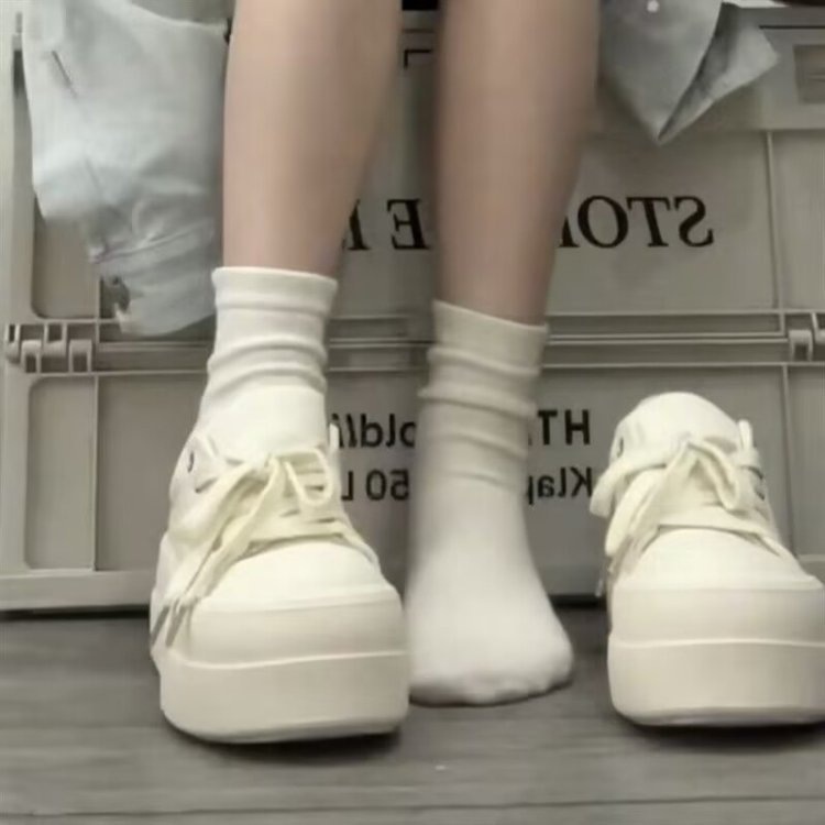 Zapatos de suela gruesa, muffins zapatos blancos para mujeres, 2026 primavera nuevos zapatos casuales de altura, zapatos de skate