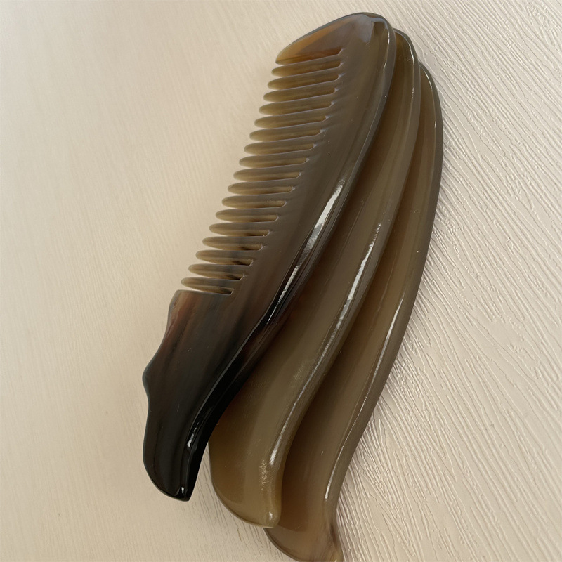 Natural Horn Peach Heart Comb Small Fish Comb Textured Craft Comb Thick Gift Box Comb 10-15CM in use