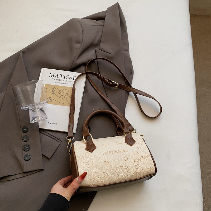 White with coffee without pendant