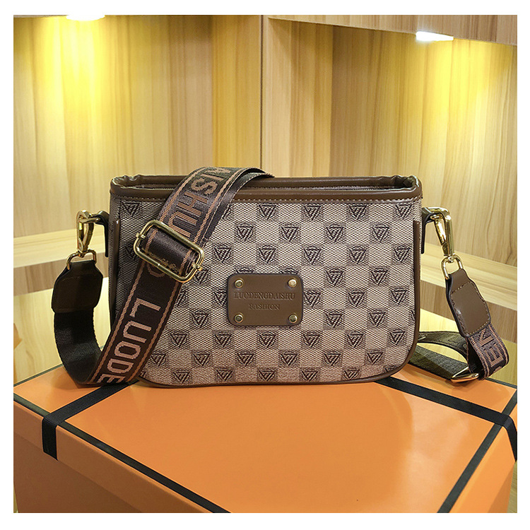 Women's bags 2023 new style versatile printed armpit bag Internet celebrity temperament high-end single shoulder crossbody bag small square bag_voghion.com