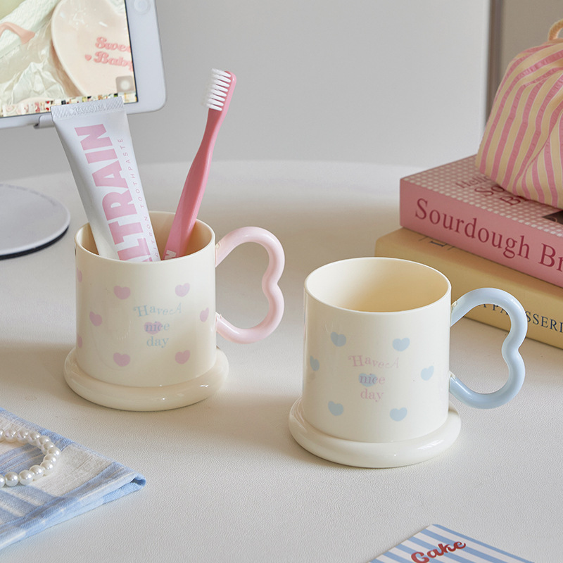 Ins-Style Heart-Shaped Handle Mouthwash Cup, Cream-Colored, Girly, Couple Toothbrush Cup, Home Use, Student Dormitory, High Aesthetic Value