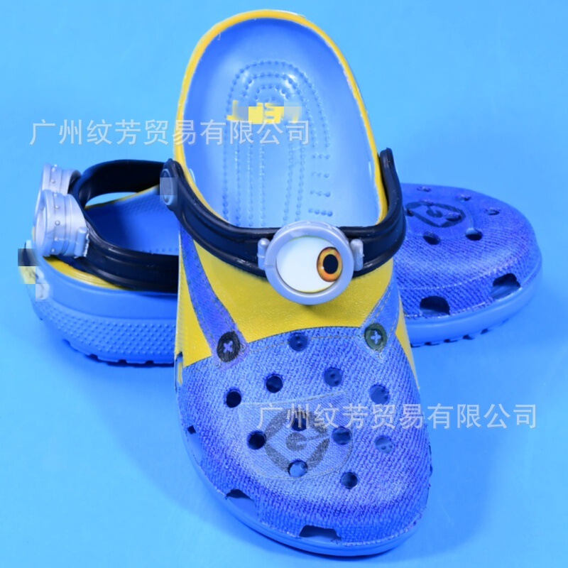 New Overalls, Minions Co-Branded Clogs, Non-Slip Breathable Beach Shoes, Toe-Cap Sandals, Adult Slippers