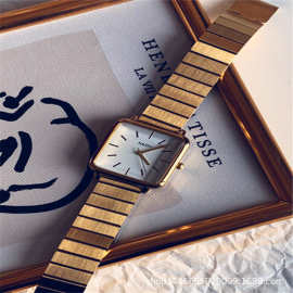 新品爆款方形时尚女士手表女款百搭学生电子生活防水石英表高级感