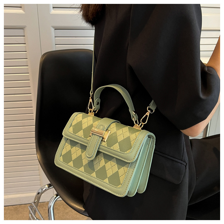 Niche Design Sense Handbag Bag Female 2023 New Rhombus all-match Small square bag high-grade texture one-shoulder Messenger bag_voghion.com