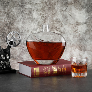 Manufacturer Wholesales Creative Vodka Empty Glass Bottles at Low Prices, High-End Homemade Bottles, Complete Set with Optional Lids, Creative Wine Bottles