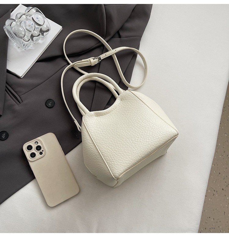 This is a unique, stylish and casual women's bucket bag for the summer of 2025. It's a Korean style single-shoulder crossbody women's bag with a sense of fashion Specification drawing
