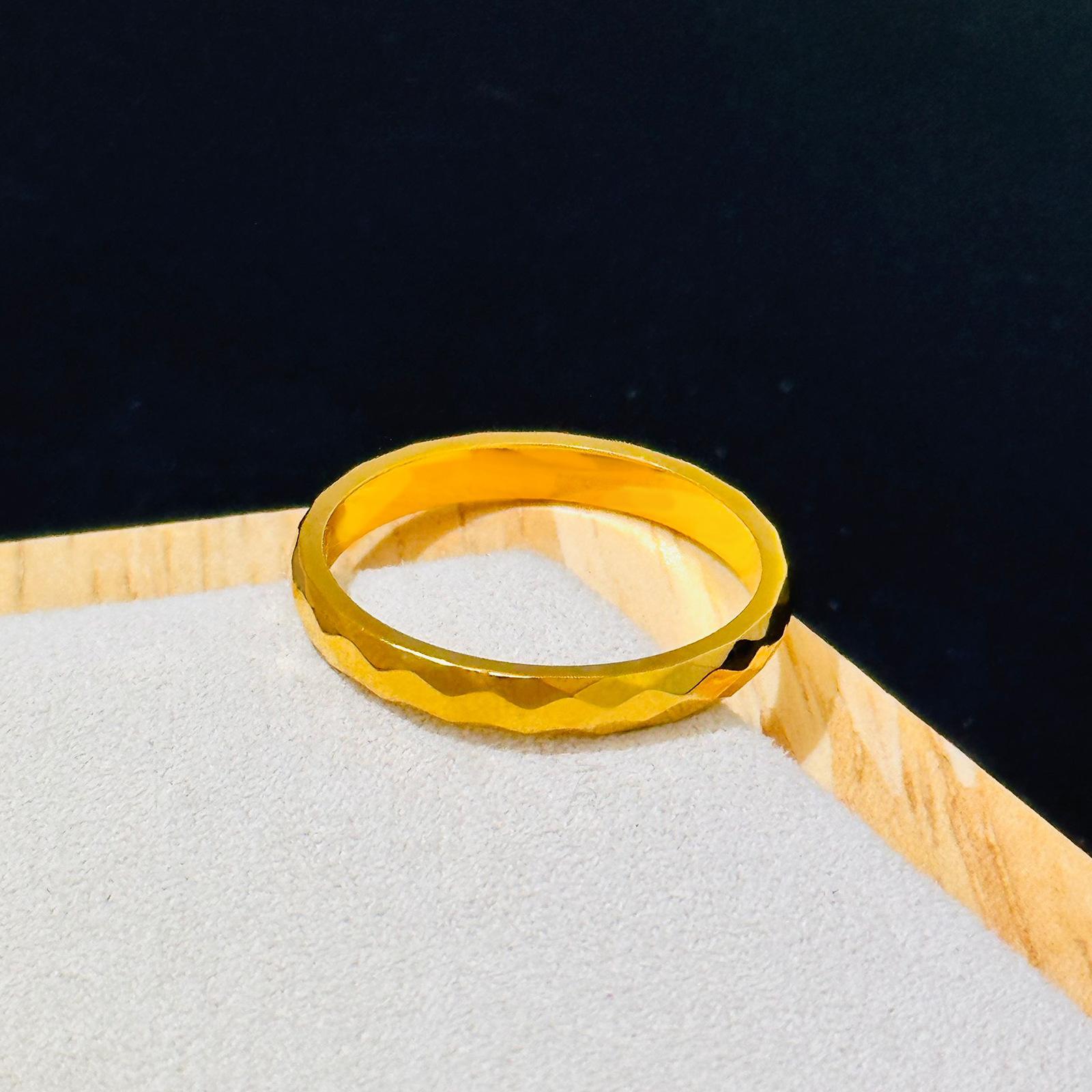 3mmV-shaped Wave batch Flower Light Luxury Fashion High-End sense non-deading Diamond Plaid Titanium Steel Ring female couple Jewelry