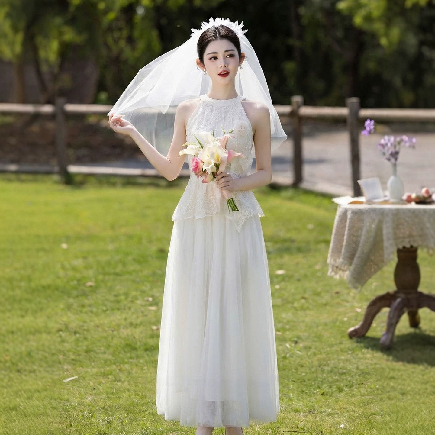 Đầm trắng dáng suông midi cổ yếm tay không – váy cưới đơn giản đi đăng ký kết hôn mùa hè — Trắng