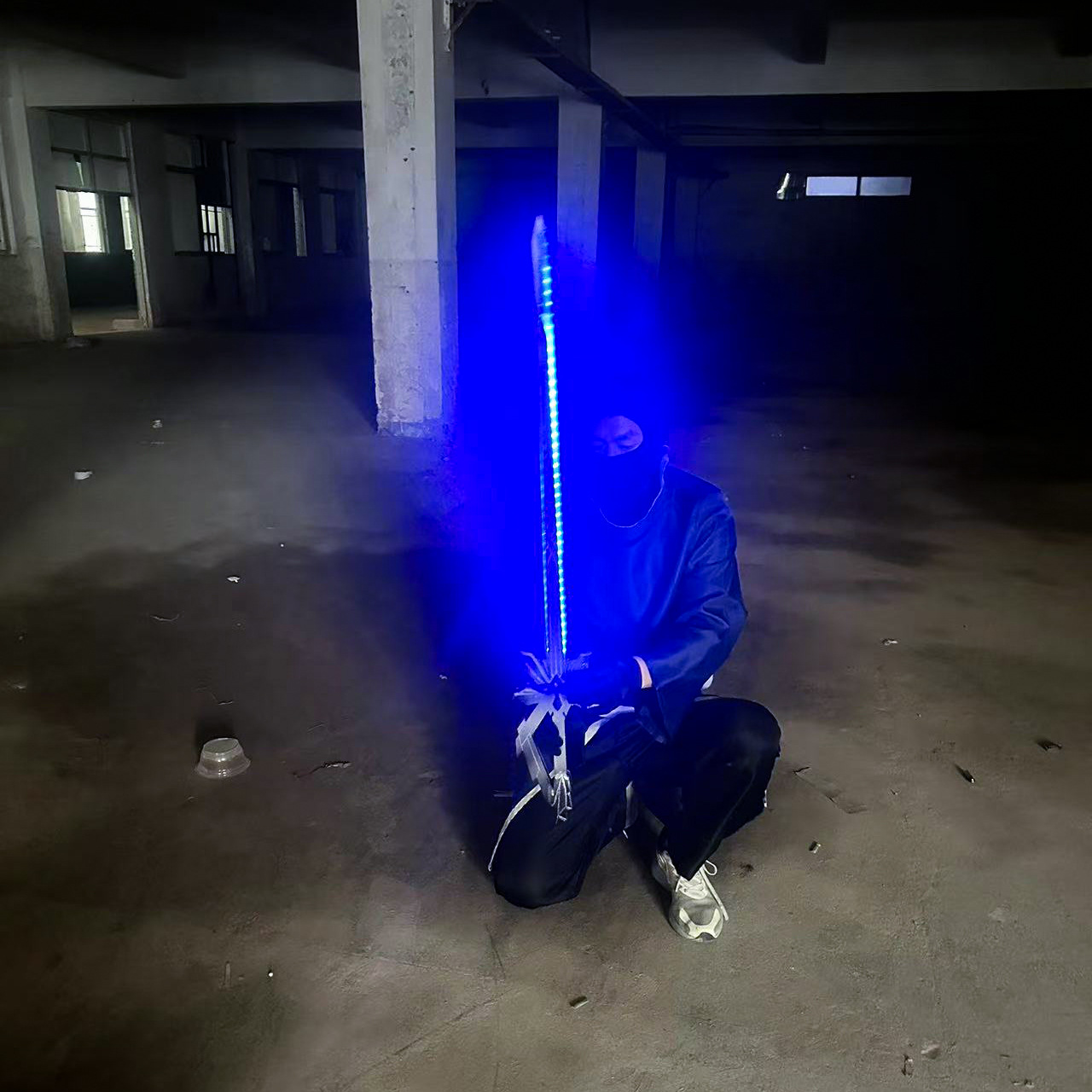 Capitán Capitano, espada de luz de una mano, cos armamento recargable y luminoso.