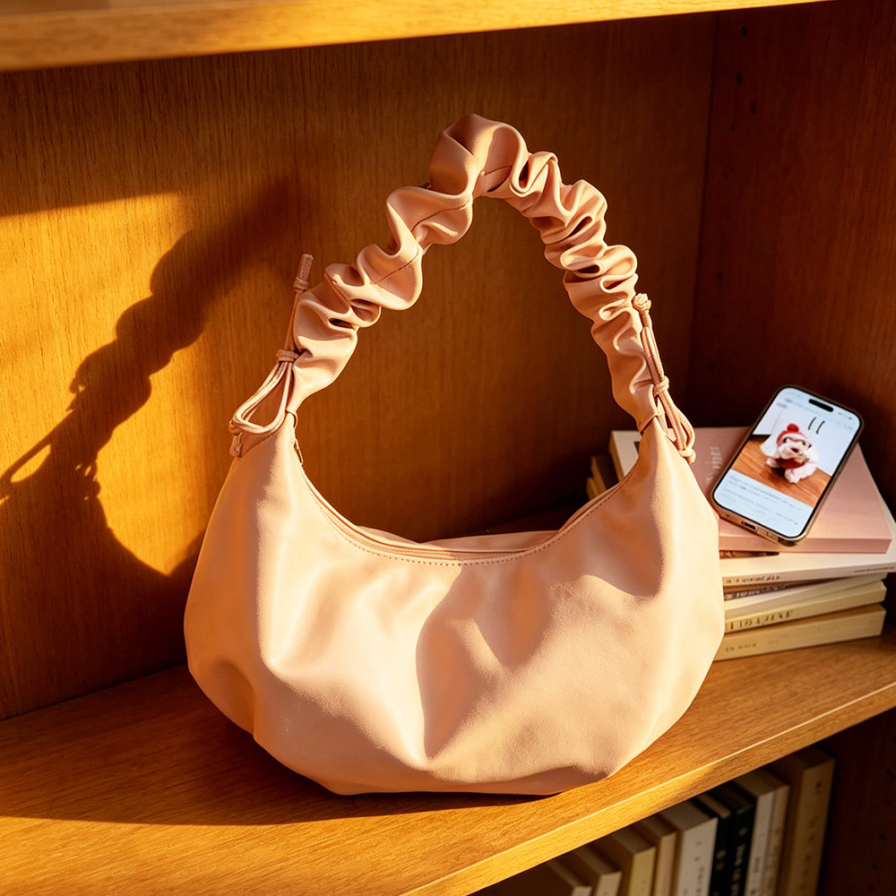 2026 nuevo estilo de mujer bolso de estilo extranjero bolso de moda alta sensación de nube bolso de hombro viento dulce simple plegado