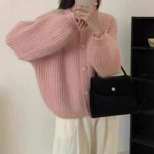 2025年秋冬甜美风圆领粗线包扣针织衫开衫女软糯宽松毛衣外套上衣