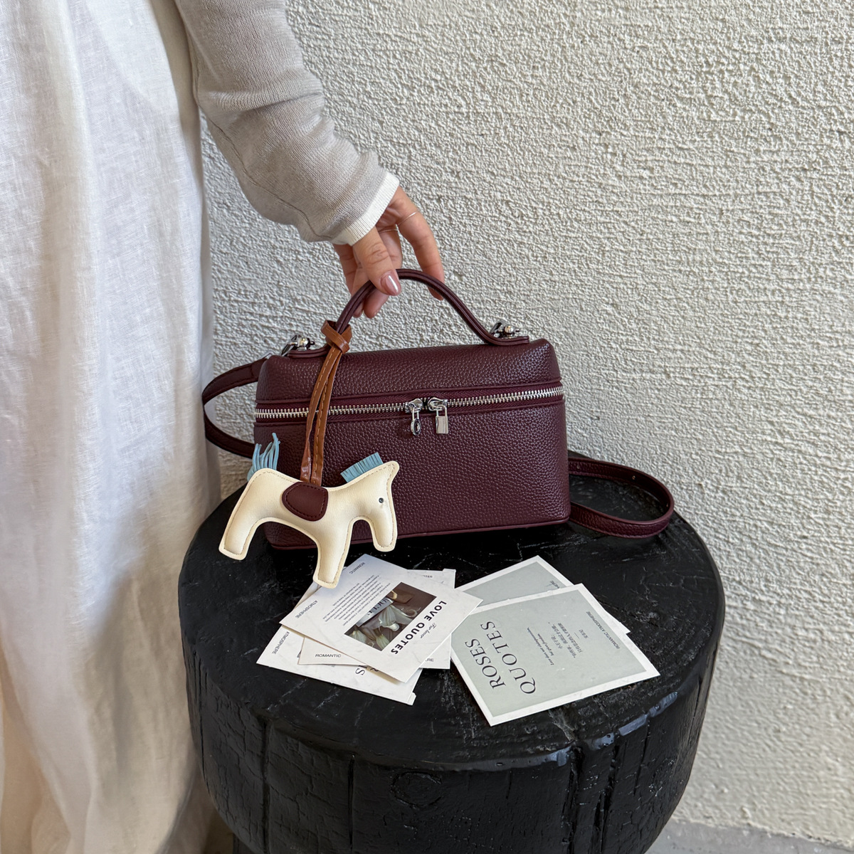 Nicho Zhong bolso de almuerzo portátil para mujeres 2026 nuevo litchi estampado mochila de hombro bolso tridimensional bolso de caja de moda