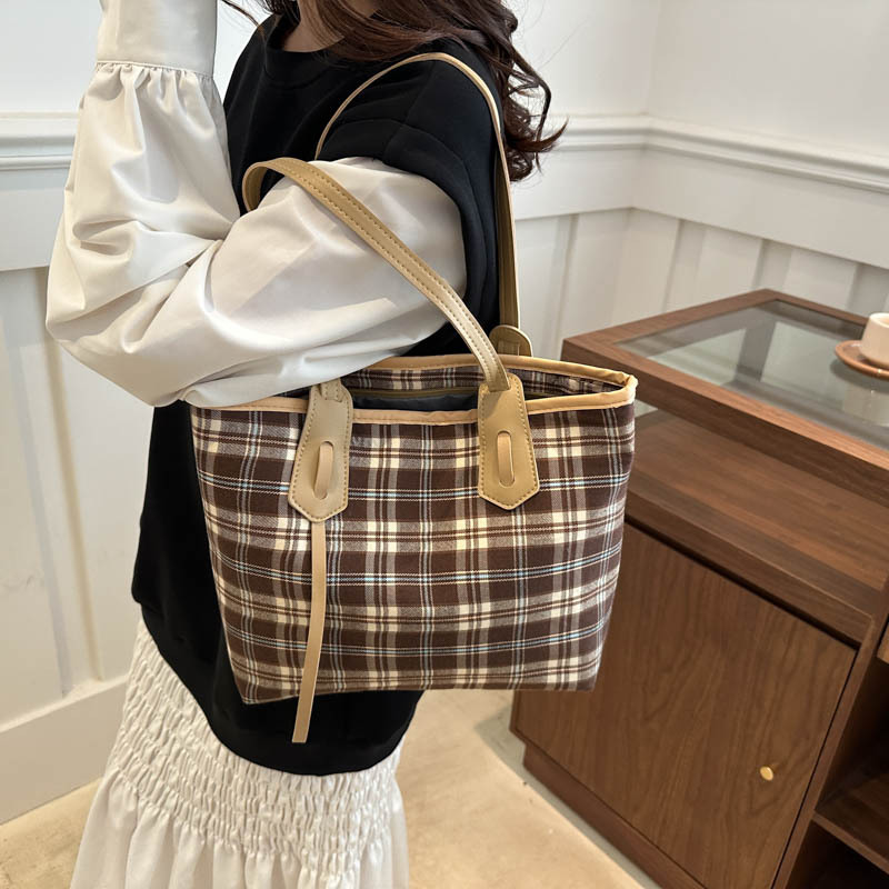 Bolso Tote de gran capacidad de moda para mujer 2024 otoño nuevo estilo retro tendencia contraste color patrón de cuadros bolso generoso de un solo hombro