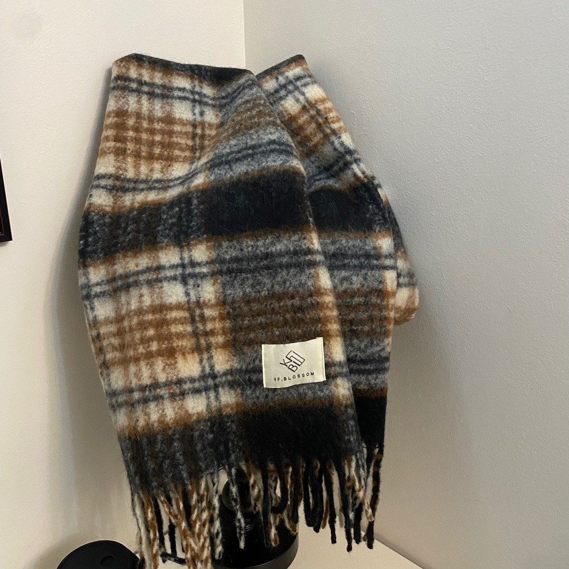 Écharpe pour femme en hiver 2024, nouvelle écharpe chaude épaisse à pompon à carreaux coréens haut de gamme, châle à double usage_voghion.com