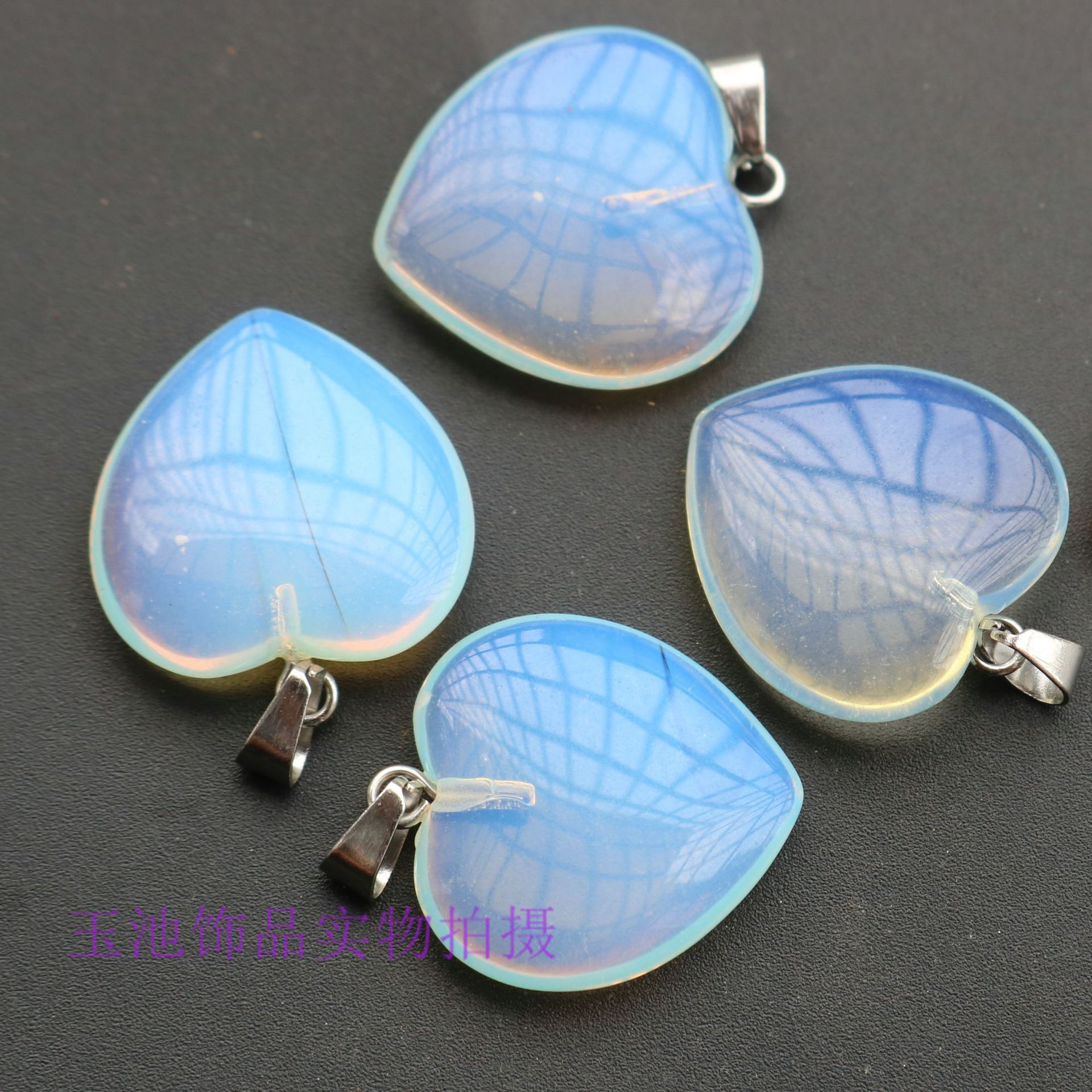 Venta transfronteriza de amor amor amor amoroso colgante verde Dongling pequeño corazón de melocotón colgante orejas accesorios diy