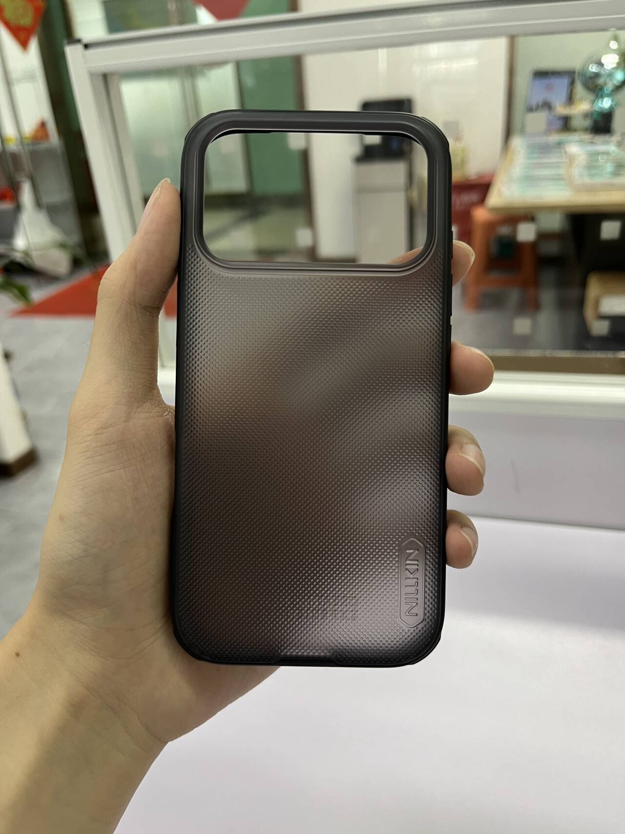 Shield PRO màu đen trong suốt