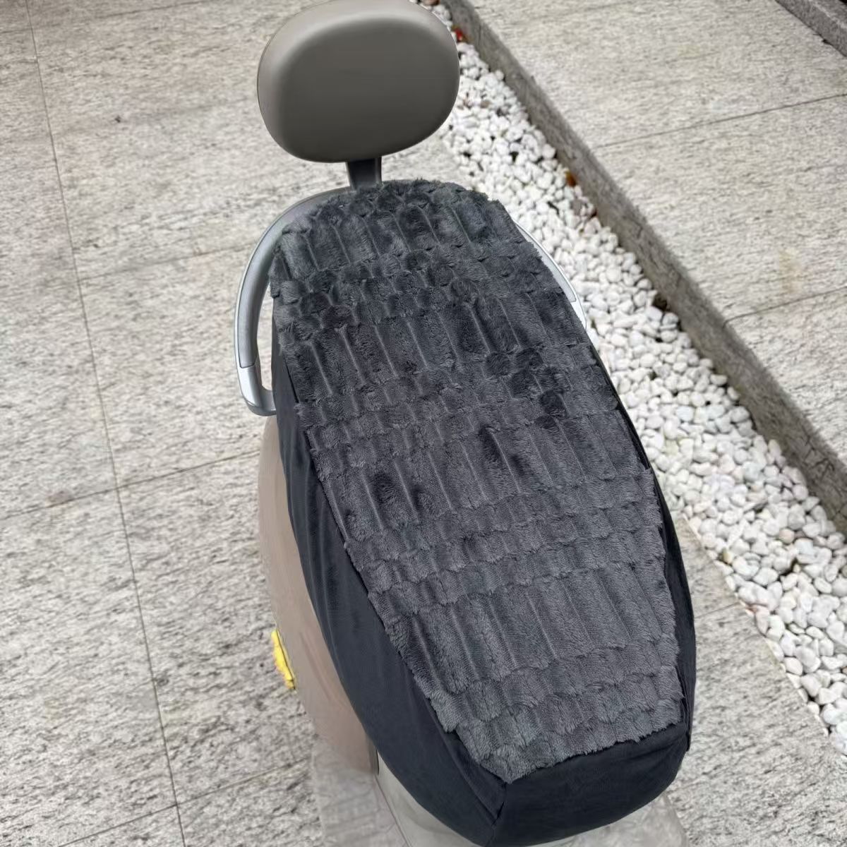 Cojín de algodón para automóviles eléctricos, cojín de motocicleta caliente y cojín de lana, cojín de otoño y invierno para protegerse del frío Yadi Emma