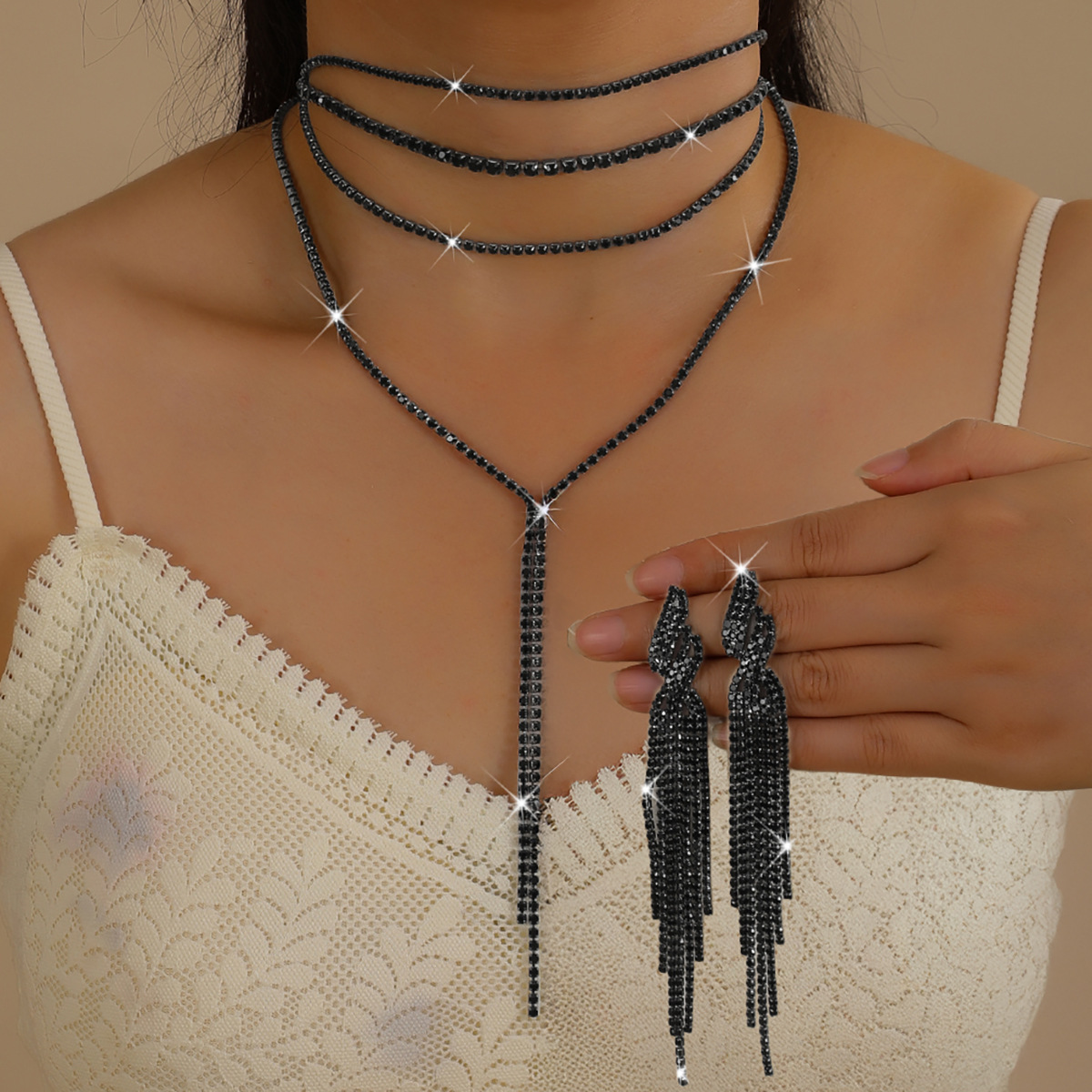 Collar largo de borlas con brillantes cadena multicapa_voghion.com