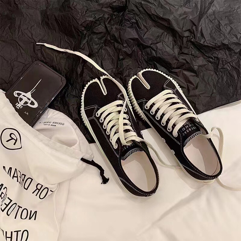 Black Chanel Style Split Toe Biscuit Shoes 2023 Spring and Autumn New Lace-up Flat Casual Canvas Shoes Women's Pig's Trotter Shoes Black Chanel Style Split Toe Biscuit Shoes 2023 Spring and Autumn New Lace-up Flat Casual Canvas Shoes Women's Pig's Trotter Shoes