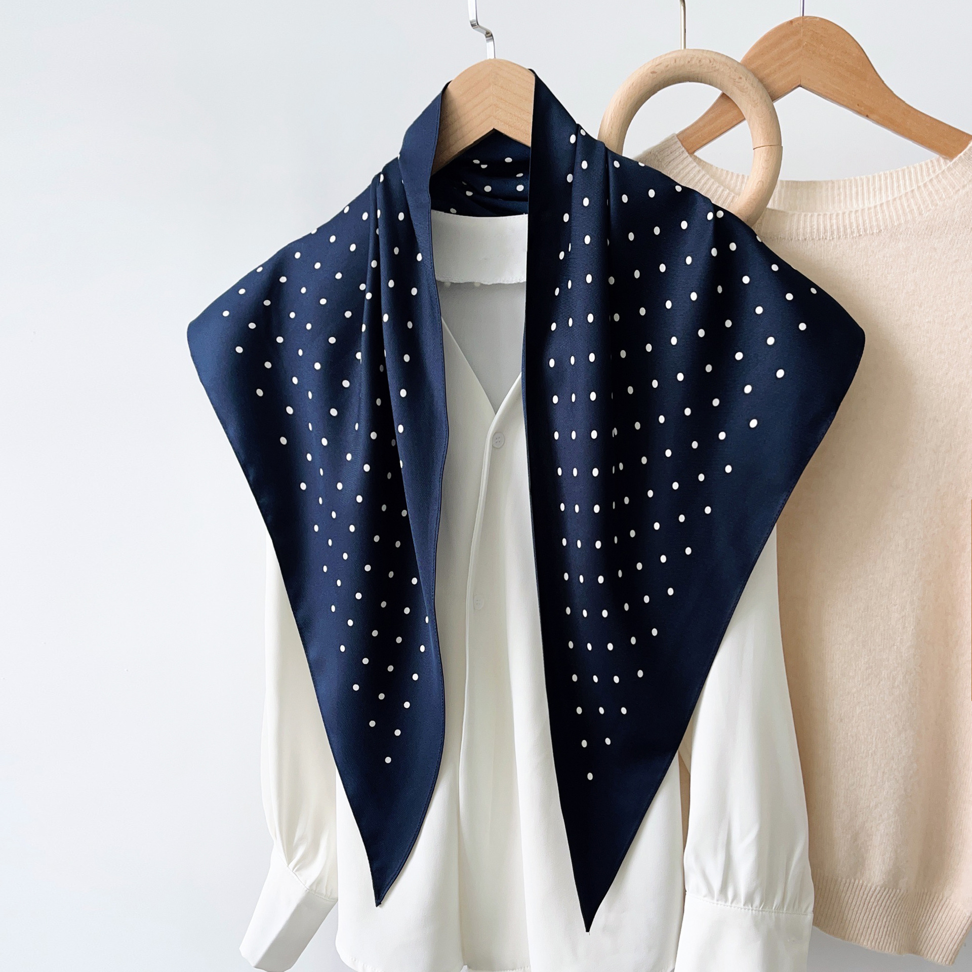 2025 nuevo estilo verano todo-fósforo cintura a juego camisa traje de mezclilla chal seda de sarga toalla triangular de moda fresca