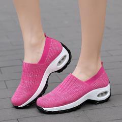 New Women's Summer Breathable Healthy Walking Mother Shoes Lazy One-Piece Slip-On Footwear for Middle-Aged Net Surface Casual Sports Shoes
