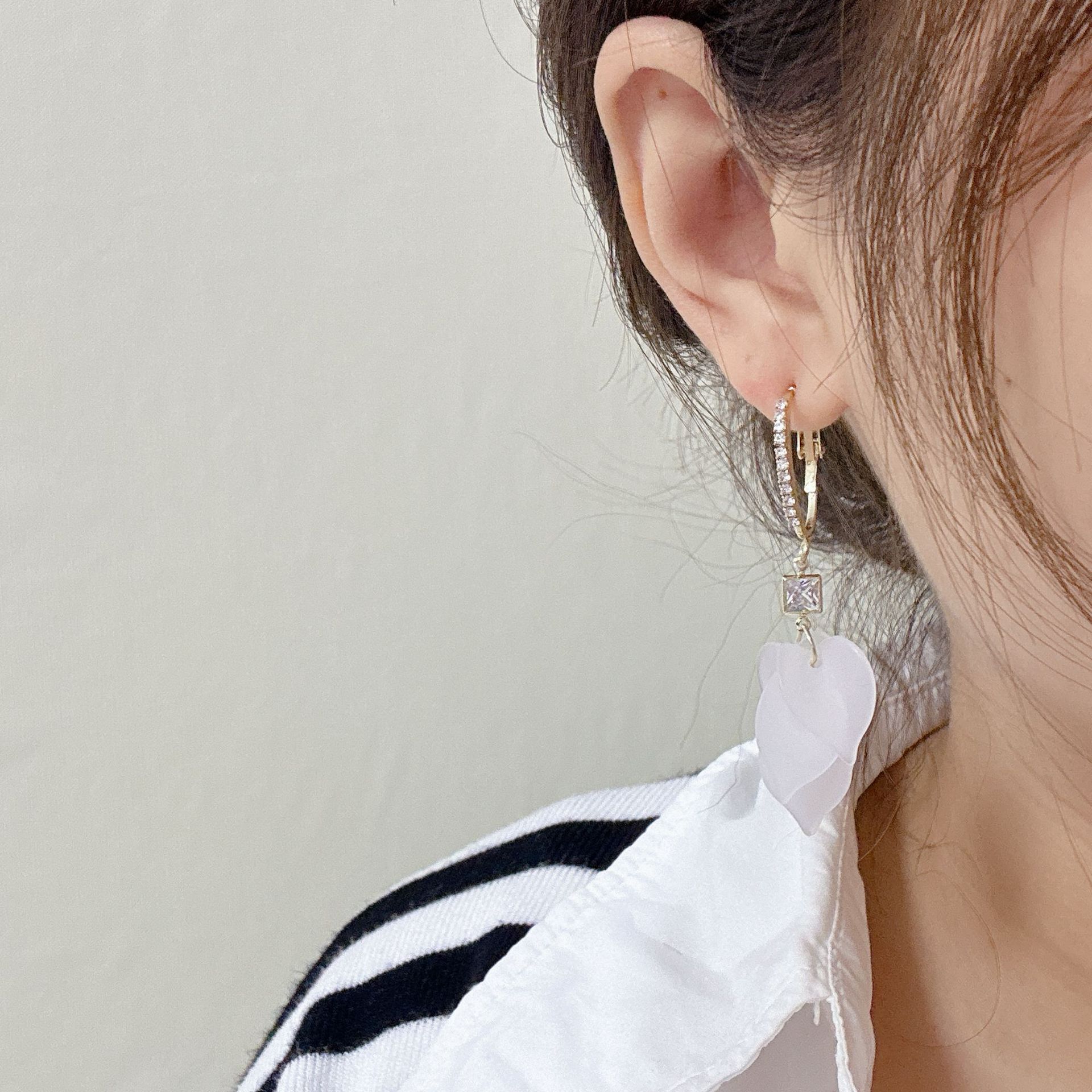 Cute acrylic fashionable elegant earrings with zircon