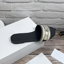 外贸凉拖2025夏季字母刺绣拖鞋女外穿休闲平底一字拖户外沙滩凉鞋
