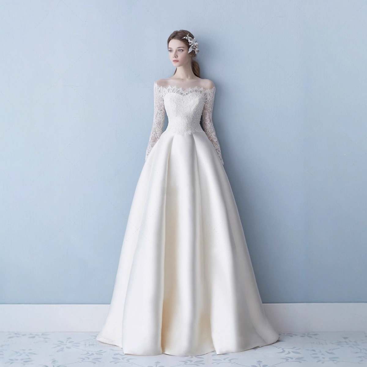 Europäisch-amerikanischer Stil, bodenlang, neues Modell 2026: Brautkleid aus Spitze und Satin mit hohem Bund und Schleppe_voghion.com