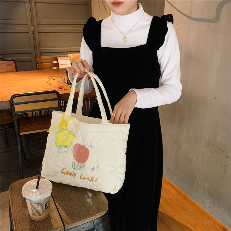 112291 Fresh and delicate quilted embroidered tote bag, a canvas bag for female students' classes, a simple and artistic shopping bag undefined
