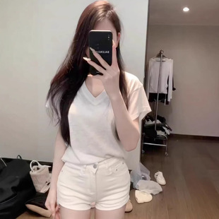 ��ϵŮ�Ѵ���*���ĸ��������@�ݰ�ɫ��ѝ���A���m�аٴ�ţ��ѝŮ