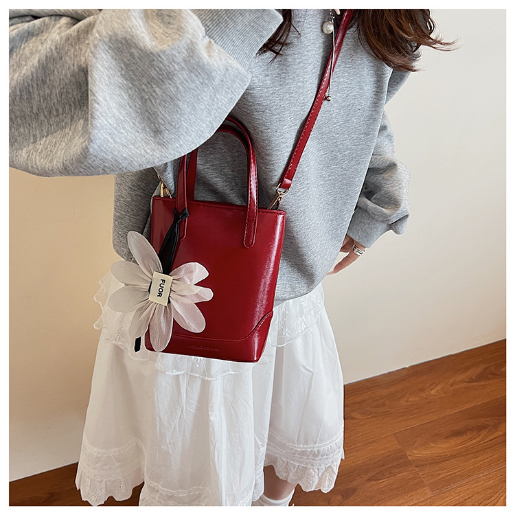 Fashionable and high-quality hand-held small bag for women, 2025 new summer Instagram versatile phone bag, Korean style trendy crossbody bag undefined