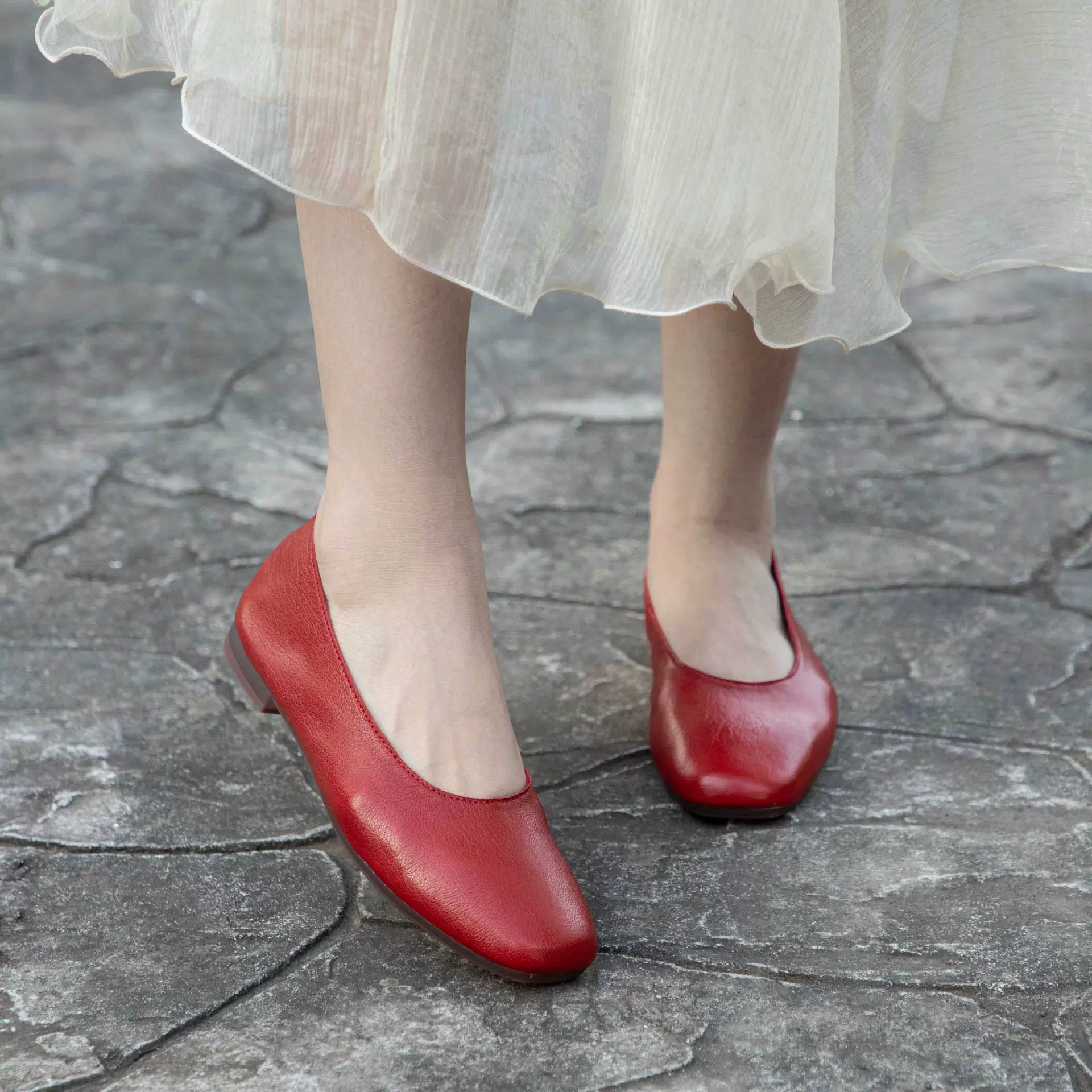 简约羊皮真皮单鞋女软底舒适通勤工作鞋小方头浅口时尚黑色小皮鞋