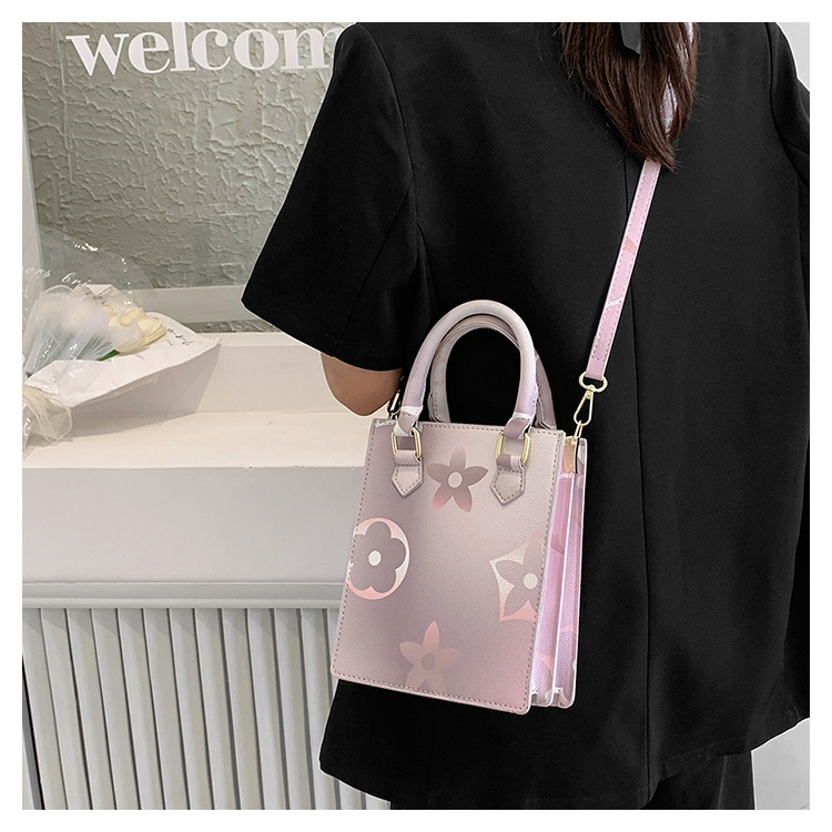 Women's Medium Pu Leather Gradient Color Streetwear Square Zipper Crossbody Bag display picture 1