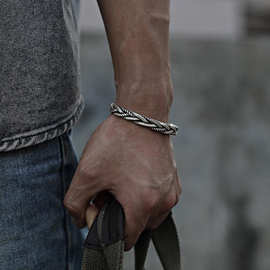 欧美复古编织麻花开口手镯合金电镀男士嘻哈做旧手链批发几何设计