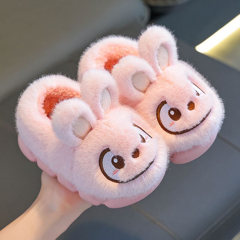 Bolsos de invierno para niños, zapatos de algodón para niños y niñas, calentamiento y pelusa, fondo grueso, lindos zapatillas de algodón para niños pequeños y medianos en el hogar.