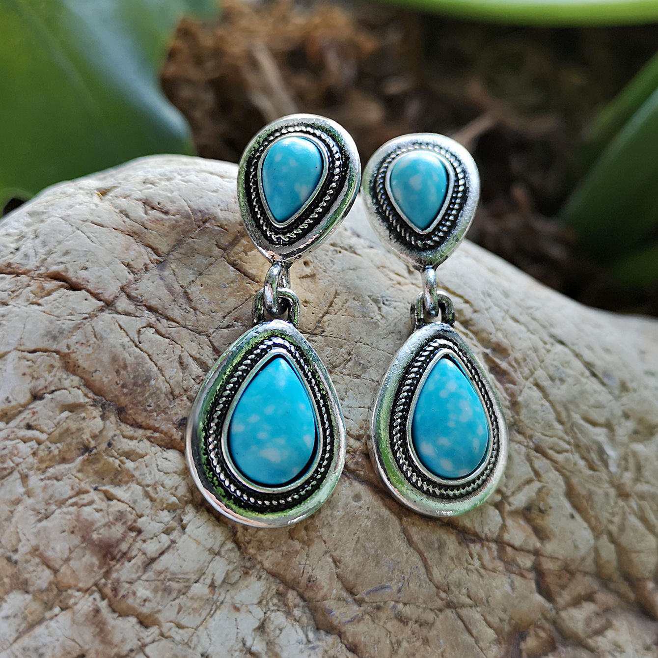 Fashionable turquoise retro organic earrings drop-shaped